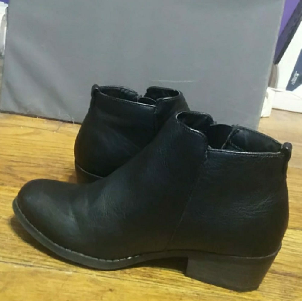 Girls booties
